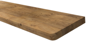 Parapet wewnętrzny w kolorze dąb ribbeck o głębokim, naturalnym usłojeniu z widocznymi sękami i zaokrąglonym narożnikiem, zaprezentowany na białym tle.