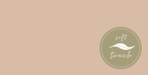 Parapet wewnętrzny w kolorze Subtle Nude (jasny, cielisty beż) o gładkiej, satynowej powierzchni